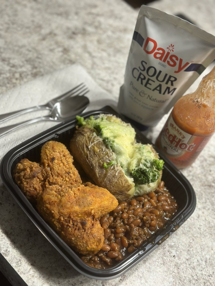 BRob_2323's tweet image. After Football School @Marcus_Ray29 (Film), my next snack ready to go. I feed my body accordingly. And I feed my mind with discipline #WARREADY #EatThePart #MyChef #AthleteLife #MyDay #BeDifferent #StayReady #AthleteLife #MyDay #BeDiffrent #BuiltToLast @UKFootball @UKCoachStoops