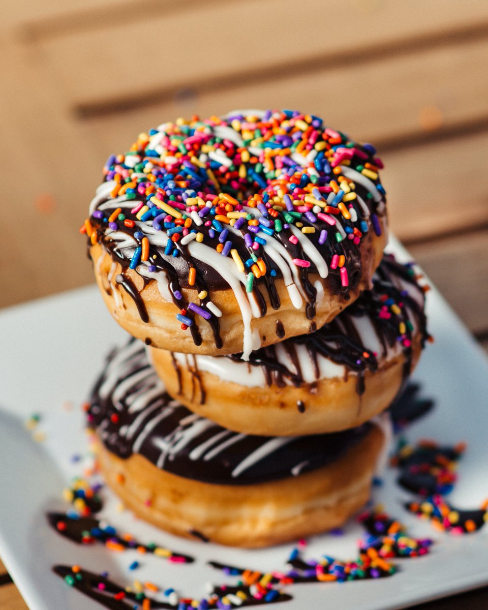 Happy Donut Day 🍫 #donut #craving #cravings #nyc #newyork #newyorkcity #canada #toronto #vegan #vegetarian #flexitarian #pescatarian #breakfast #lunch #dinner #food #snack #foodie #recipe #recipes #sprinkles #yumm #letslicious #socialclubs #nationaldonutday