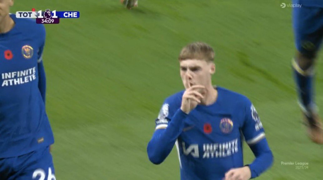 CFC_Janty's tweet photo. Cole Palmer shushed the Tottenham fans after scoring tonight 

HE IS HIM !!!!!!!!!!! https://t.co/c0f6t27NpK