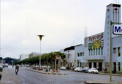 angowindhoekto1's tweet photo. Cinema Ruacaná is a cinema located in Huambo/Angola.
Nova Lisboa 

#huambo #angola #cinema #ruacaná #novalisboa #newlisbon #theater #history #information #lightroom #vsco #photo #oldphotos #beautiful #wonderful_places #goodday #memory #visit #trip #tourism #travel #viagem https://t.co/NSvcqvANpa