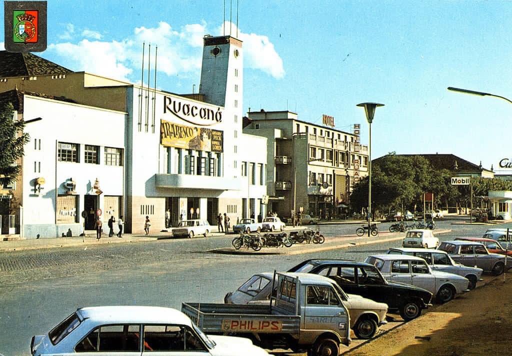 angowindhoekto1's tweet photo. Cinema Ruacaná is a cinema located in Huambo/Angola.
Nova Lisboa 

#huambo #angola #cinema #ruacaná #novalisboa #newlisbon #theater #history #information #lightroom #vsco #photo #oldphotos #beautiful #wonderful_places #goodday #memory #visit #trip #tourism #travel #viagem https://t.co/3uLrp1X8Xz