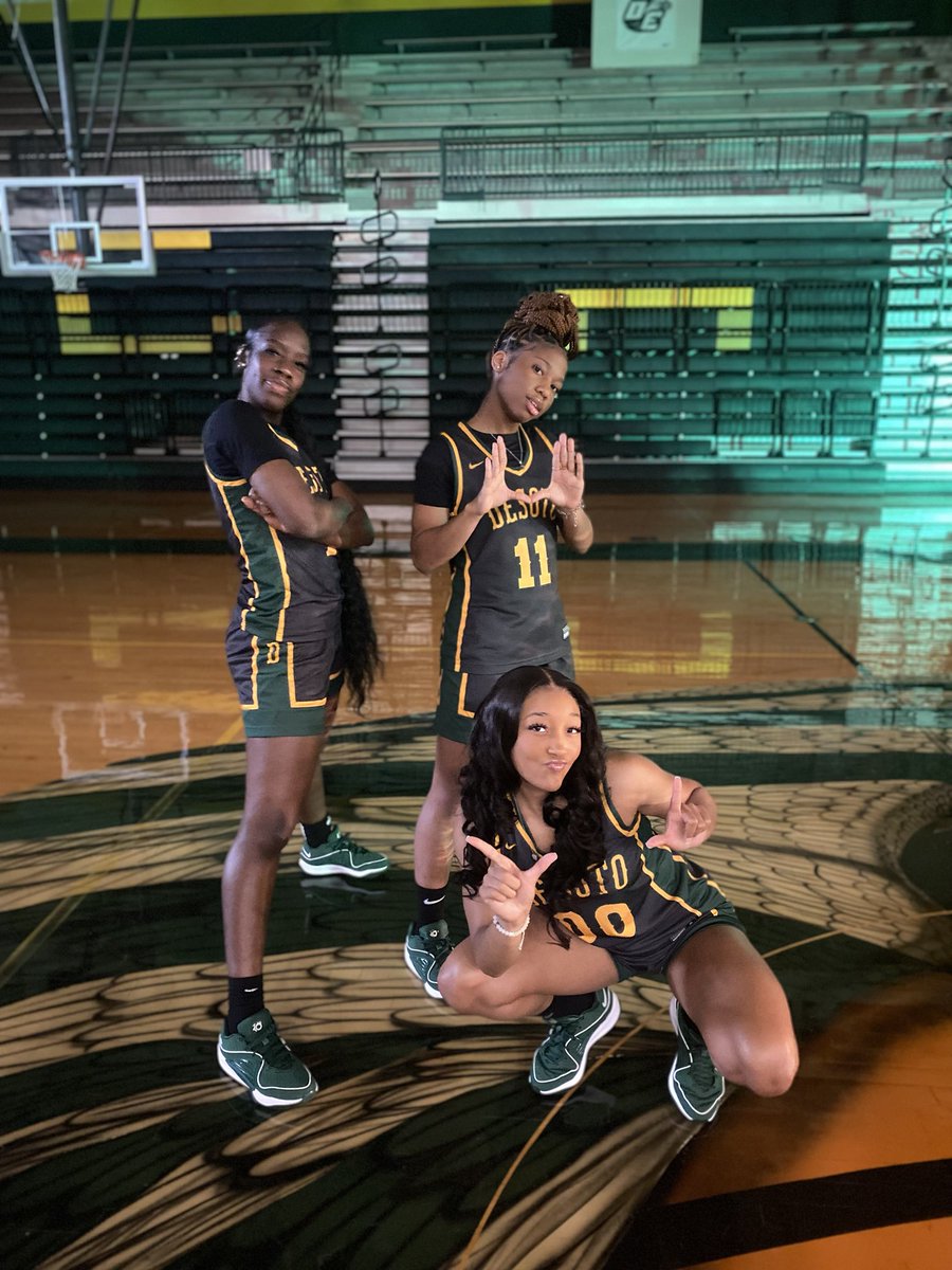 hhills214's tweet photo. Desoto senior guards, tough and gritty, feisty and wicked, lockdown guard stoppers. Three fa da price of one. Lockdown,lockdown, lockdown. Come see it fa yoself https://t.co/Lu5mmaDHhe