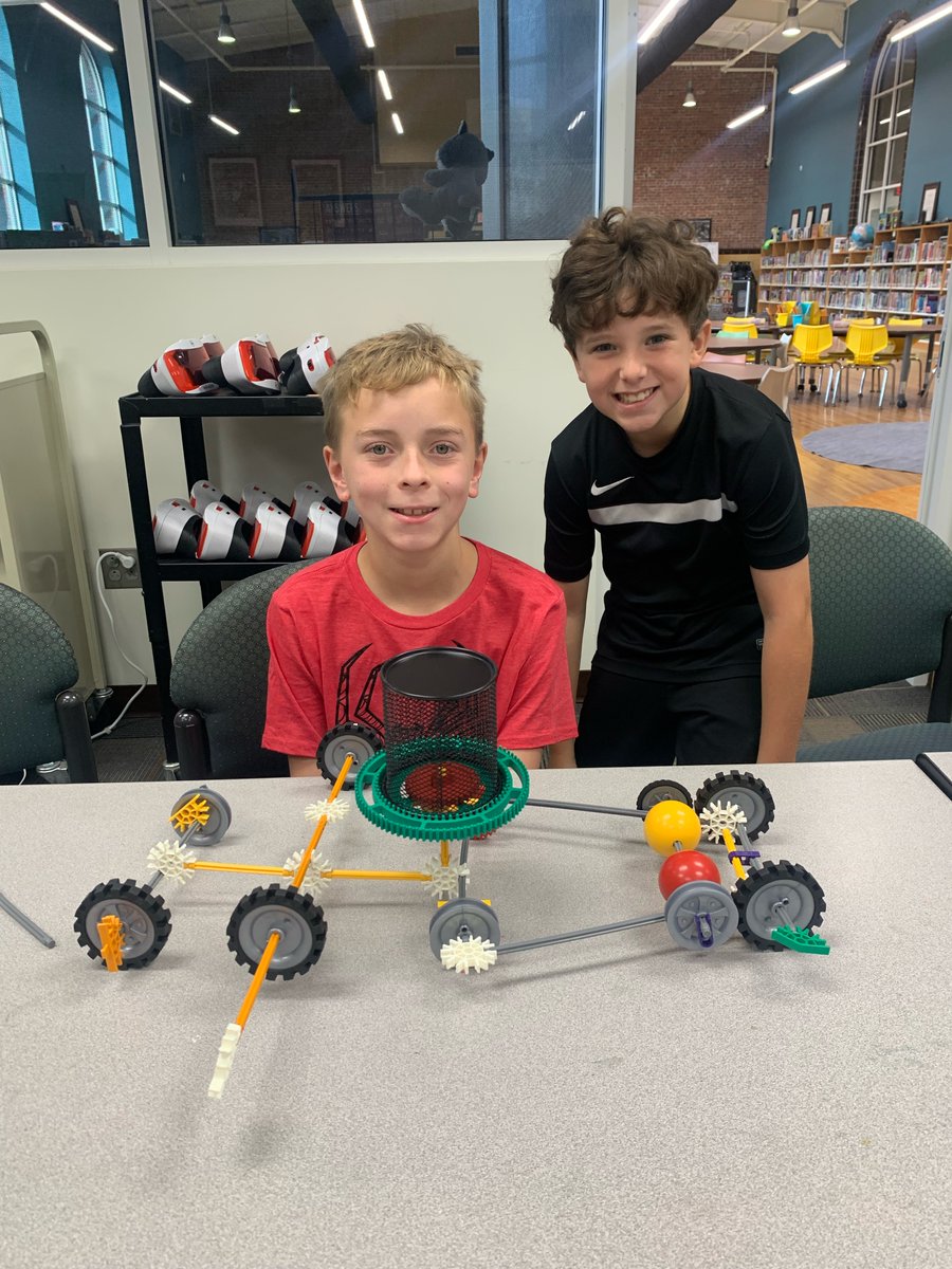 STEM Spotlight: CES
🌉 Cahaba's young scientists and engineers are exploring new frontiers! From vibrant science experiments to their first build, our students are embracing the exciting world of STEM. 🔬 #TCSHuskies