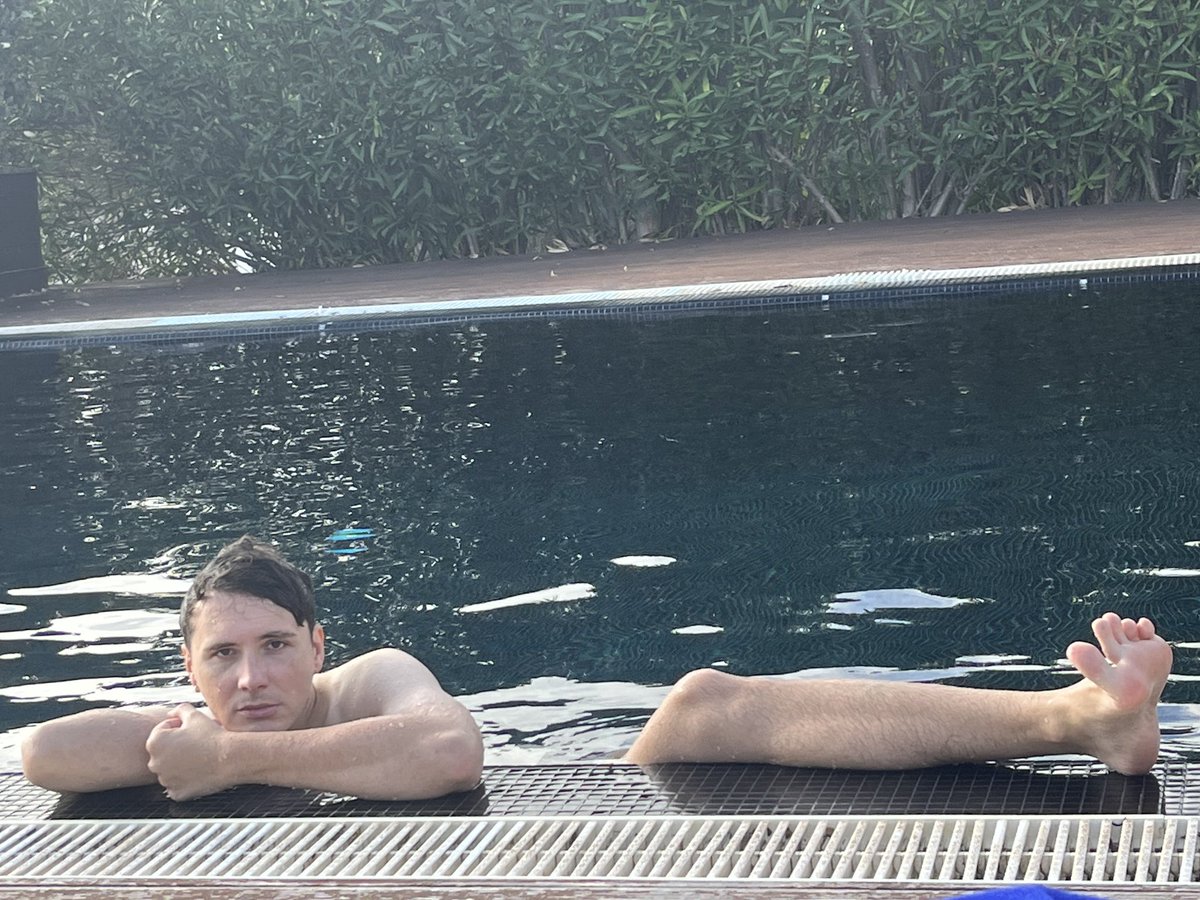 AmazingPhil's tweet image. been in portugal for 5 days and this is the only photo i have taken