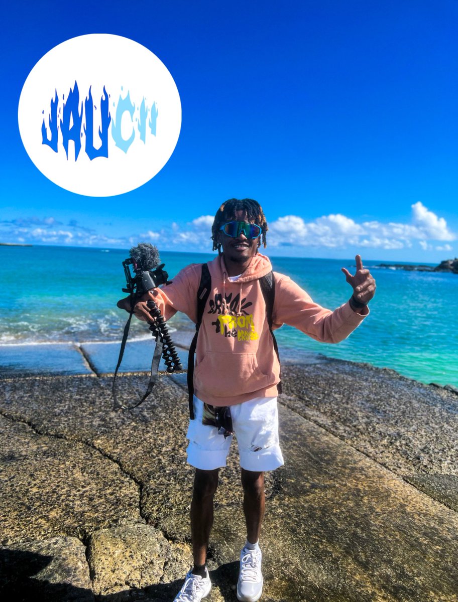 RecklessCii's tweet photo. Like a sniper, you gotta spot the hand to see the brand: Operation Handicap Hawaii ✈️🌺 #DisabledGang x #HandicapHeights x #FutureNurse #travel #foryou #blog #hawaii #motivation #inspiration #photography #foryou #fyp #traveler https://t.co/U7WPT9Nzkf