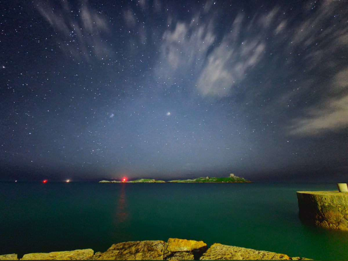 Chodyrolla's tweet photo. Long exposure on my phone tonight 📸 #samsungS23ultra #lovindublin #dalkey #dalkeyisland https://t.co/h3ZaQTDts1