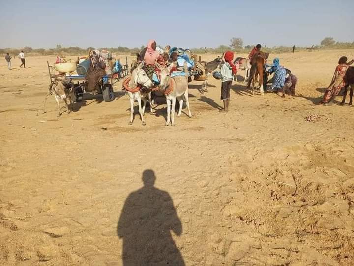 مصادر مؤكد هناك في ولاية غرب دارفور تم حرق اكثر من 300 شخص من ابناء ولاية غرب دارفور من قبل ميليشيا قبيلة الرزيقات التي تسمى بالدعم السريع في الجبل مصادر مؤكد تماما.