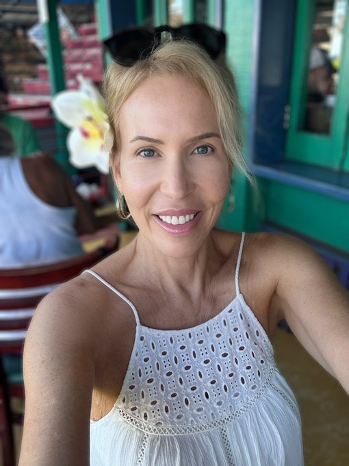Have a beautiful week ahead! XOXO 💋 #NewWeek #NewWeekNewGoals #HappyMonday #HappyMondayEveryone #MondayFunday<a href="/tag/newweek"class="tags">#NewWeek</a><a href="/tag/newweeknewgoals"class="tags">#NewWeekNewGoals</a><a href="/tag/monday"class="tags"><span>#monday</span></a><a href="/tag/happymonday"class="tags"><span>#happymonday</span></a><a href="/tag/mondayfunday"class="tags"><span>#mondayfunday</span></a><a href="/tag/happymondayeveryone"class="tags"><span>#happymondayeveryone</span></a>