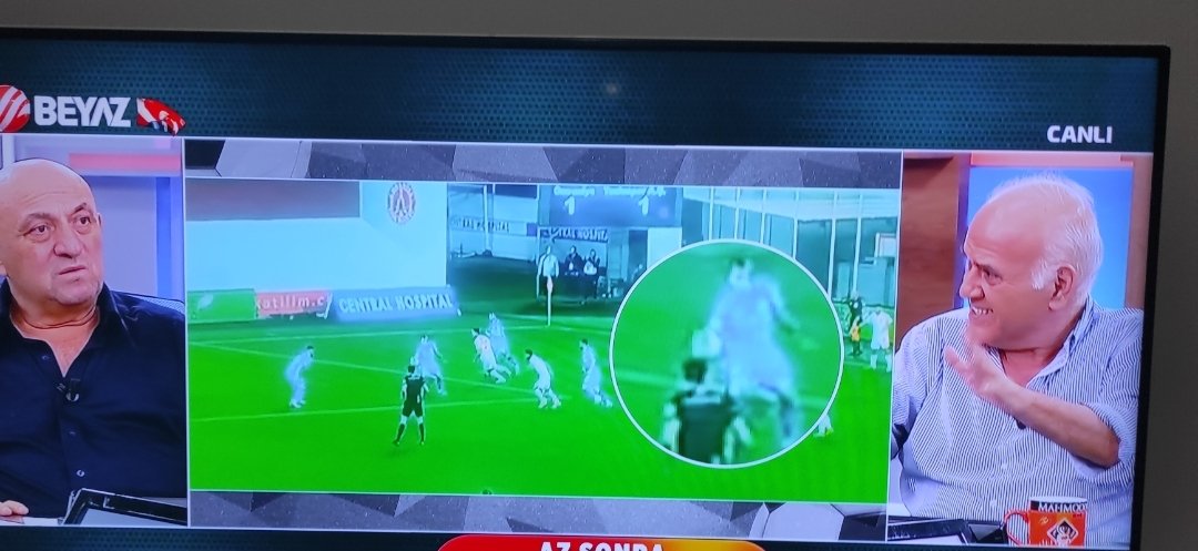 Fenereditor's tweet photo. Ahmet Çakar: 

Ümraniyespor-Tuzlaspor maçında verilmeyen penaltı hakem hatası filan değil! Burada başka birşey var!

Türk futbolundaki problemler artık hakem hatasıyla kısıtlanacak kadar  masum değildir! Bu işler artık kriminallik konulardır!

(Beyaz TV) https://t.co/kNTbSJwVOq
