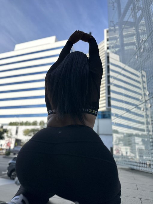 Today I will be on Twitch around 5pm LA time playing Don&rsquo;t scream https://t.co/UjBYfWoL7R<a href="/tag/newprofilepic"class="tags"><span>#newprofilepic</span></a>