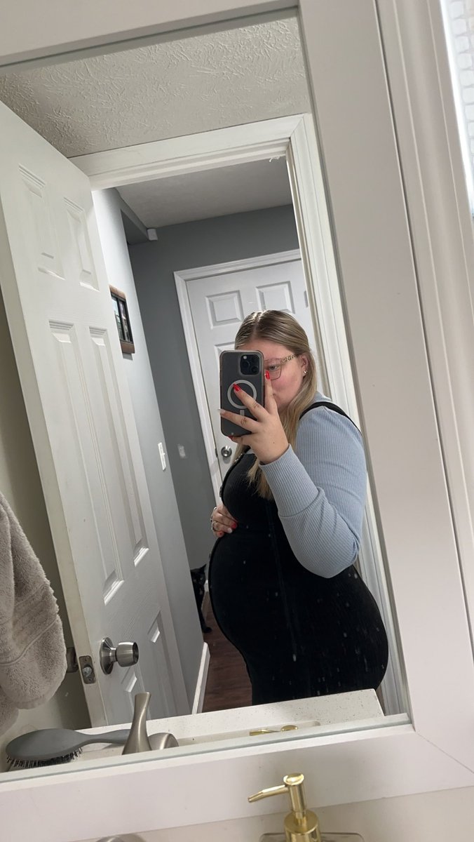 simplystasia_'s tweet photo. Bumpdate💙🩷 I’ve never loved my body as much as I do watching it grow these humans https://t.co/6eeFEJ8tDL