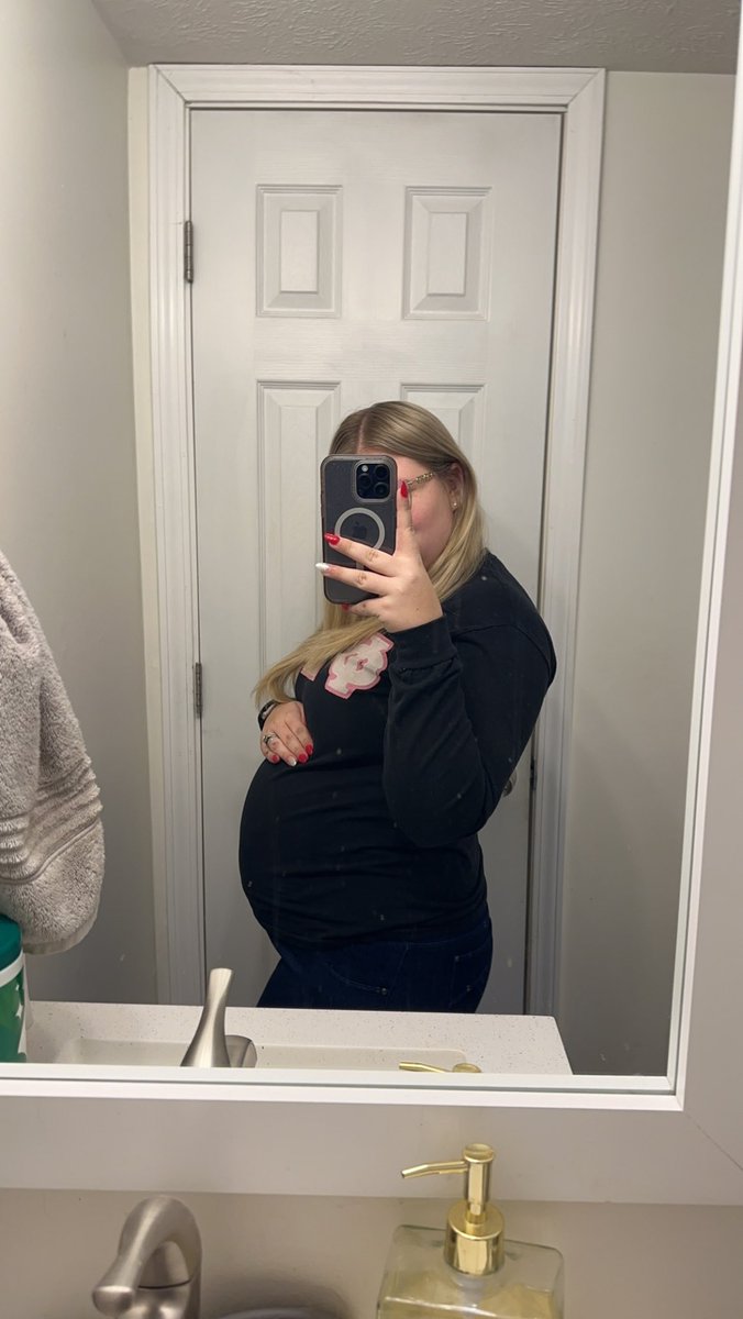 simplystasia_'s tweet photo. Bumpdate💙🩷 I’ve never loved my body as much as I do watching it grow these humans https://t.co/6eeFEJ8tDL