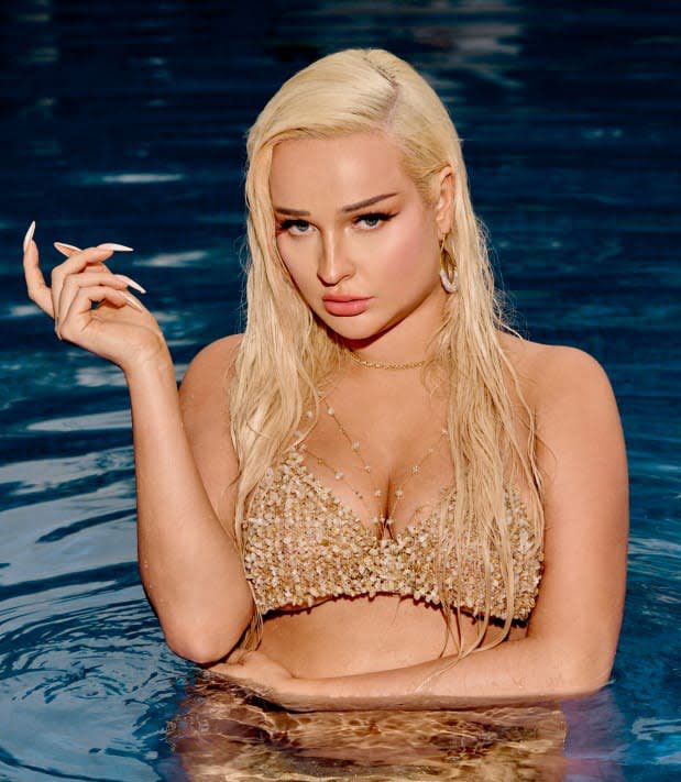 PopTingz's tweet image. Kim Petras supports her LGBTQ+ fans having sex during her shows:

"There's definitely gay sex happening, which is lit. In the crowd, and that's the goal."