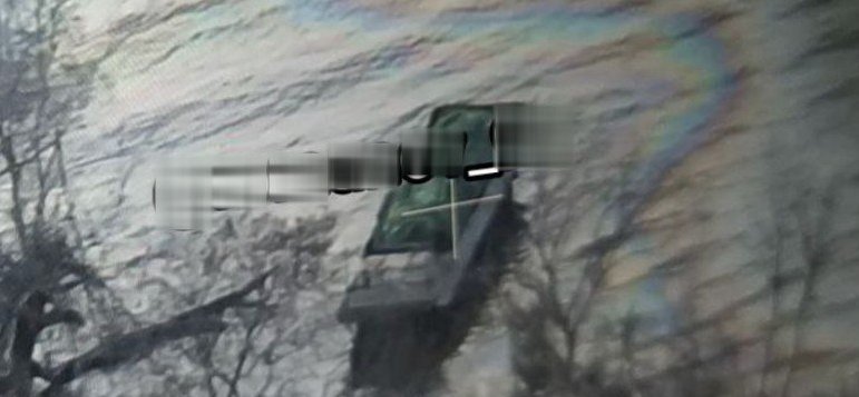 Ukrainene's tweet image. Finally! Ukrainian armor (This seems to be an amphibious BTR-4E &quot;Bucephalus&quot;. ) spotted on the left bank of the #DniproRiver, in the vicinity of #Krynky. 

This is a historic image. 🇺🇦💪