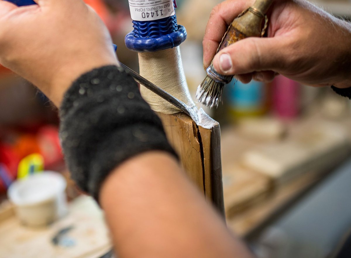 ChaseCricket's tweet photo. Whether you're getting prepared for winter nets or off on tour, Now's the perfect time to get that much-needed repair 🏏
We can repair &amp; service any brand or make of bat, so there's no reason to delay! For more info, click the 🔗in our bio #chasecricket #cricketbat #batrepair https://t.co/ZAb6AKu5M5