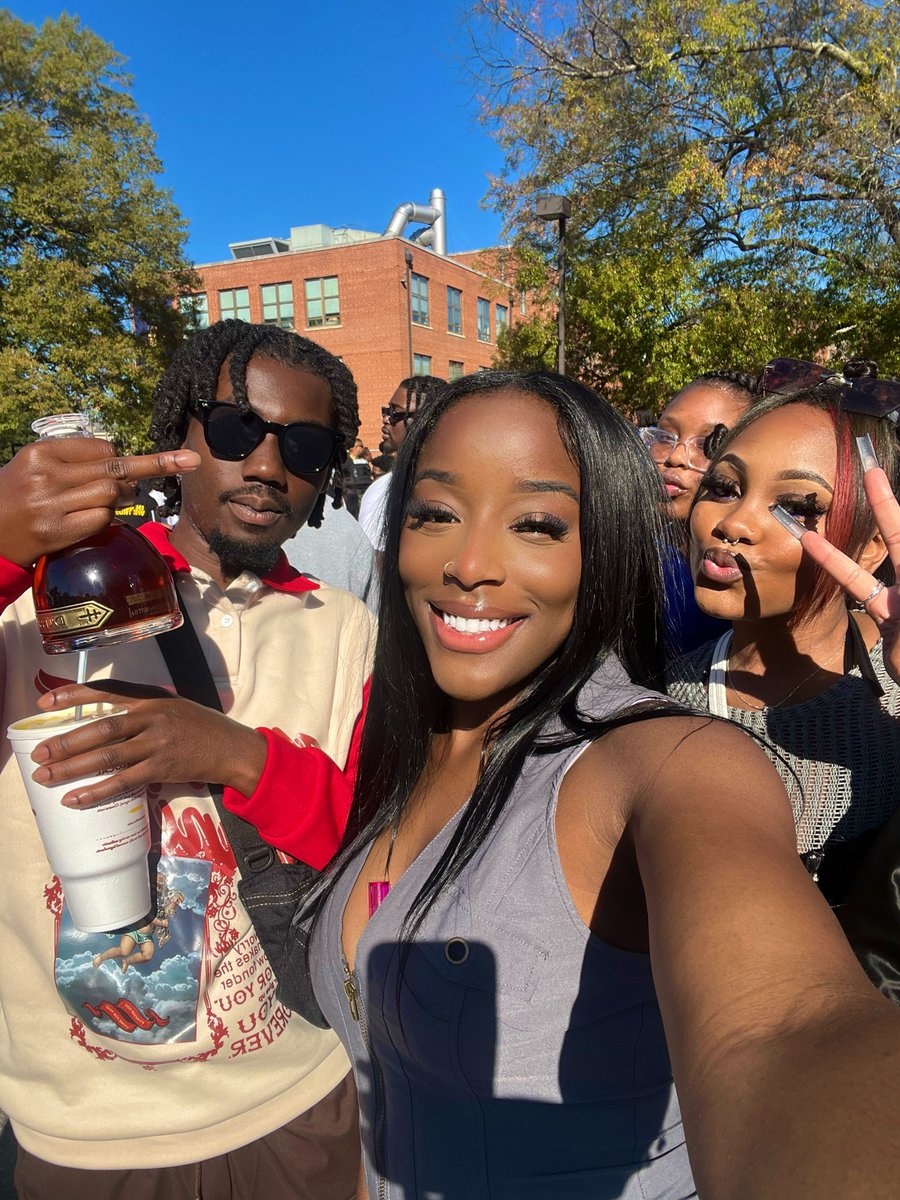 Robinpleasee's tweet image. First successful homecoming 😂😛