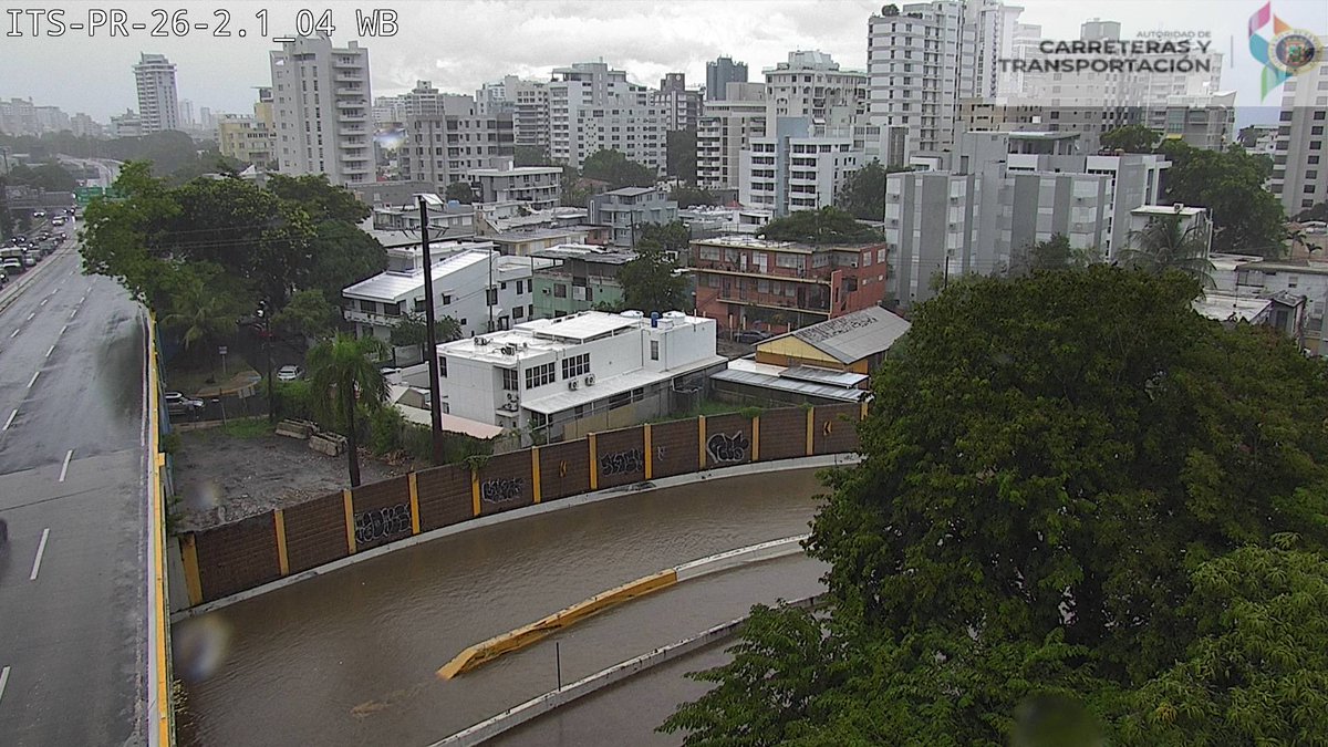 DronChinita's tweet photo. ALERTA DE TRÁNSITO 

SE REPORTA ACUMULACIÓN DE AGUA EN LA RAMPA DE ACCESO DEL EXP BALDORIOTY (PR26) al TUNEL MINILLAS https://t.co/Jyyh9vAM4i