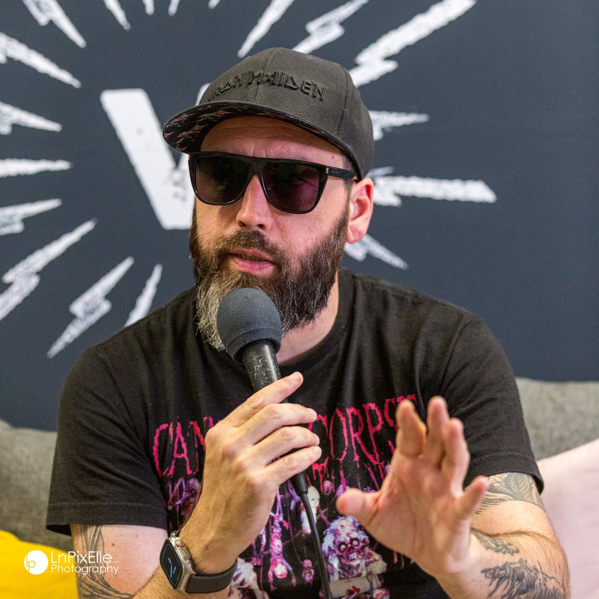 radionv_ch's tweet photo. Notre cher @yago79 a eu la channce de poser quelques questions à @carpenter_brut , lors du @venogefestival 2023  !

Podcast : https://t.co/kYcgipYPjV

Photo : @HMillasson

#interview #festival #carpenterbrut #venogefestival https://t.co/FcmUOQuGiS