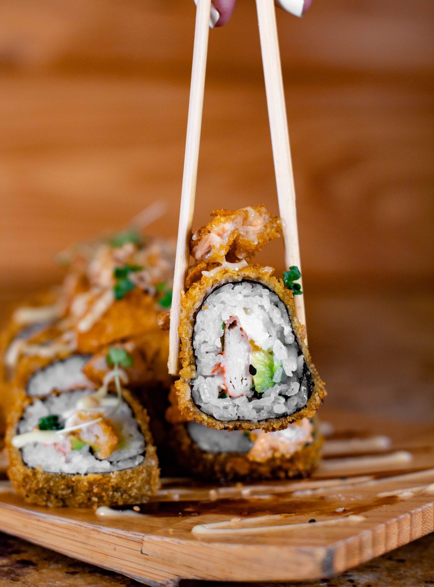 Come rico y en buena compañía… ¡Nuestra promo #SakeCrunch 24 Piezas, por $11,5, está activa de lunes a miércoles!

Te esperamos en #Chacao, o si lo prefieres, te la llevamos a casa!

Haz tu pedido en línea visitando sushidelivery.com.ve

#soysushilover
#SushiDelivery
#Caracas