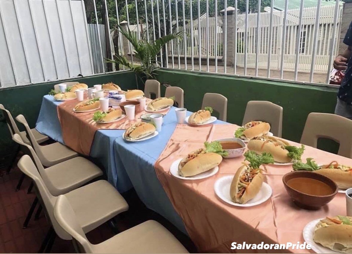 SalvadoranPride's tweet photo. I want my table to look just like this on Thanksgiving. https://t.co/JMZKWeVV4C