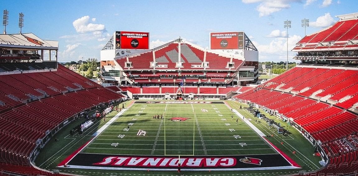 isaiah_harris37's tweet photo. I will be at Louisville this Thursday!! @SalineFootball @TheD_Zone @PrepRedzoneMI @CoachRonEnglish @MarkIvey90 @CoachMaslowski @JeffBrohm @deionbranch84 @TMossbrucker @pete_nochta13 https://t.co/Tc9ju6jTBw