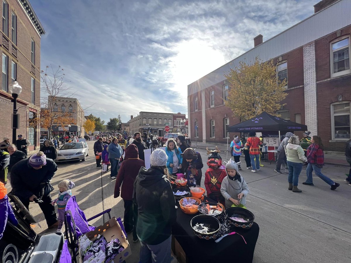 We take Halloween very seriously around here! We handed out candy, we played some games, and we made some fun writeable luggage tags just for the occasion! Hope you all had a Happy Halloween!