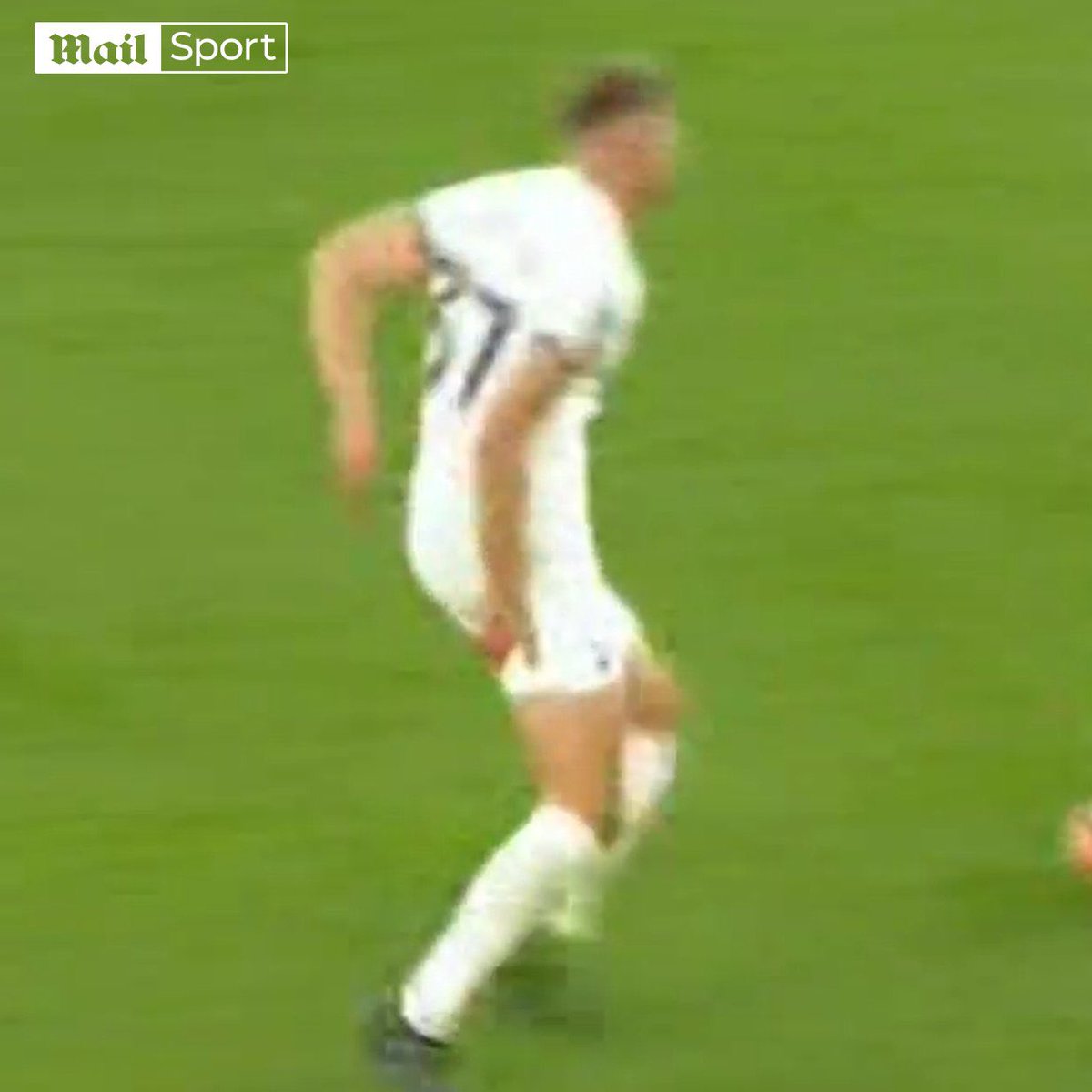 goonerparkz's tweet photo. Never seen a Rolls Royce break down like that 😂🚗💨 https://t.co/Oe5nwB0e7A