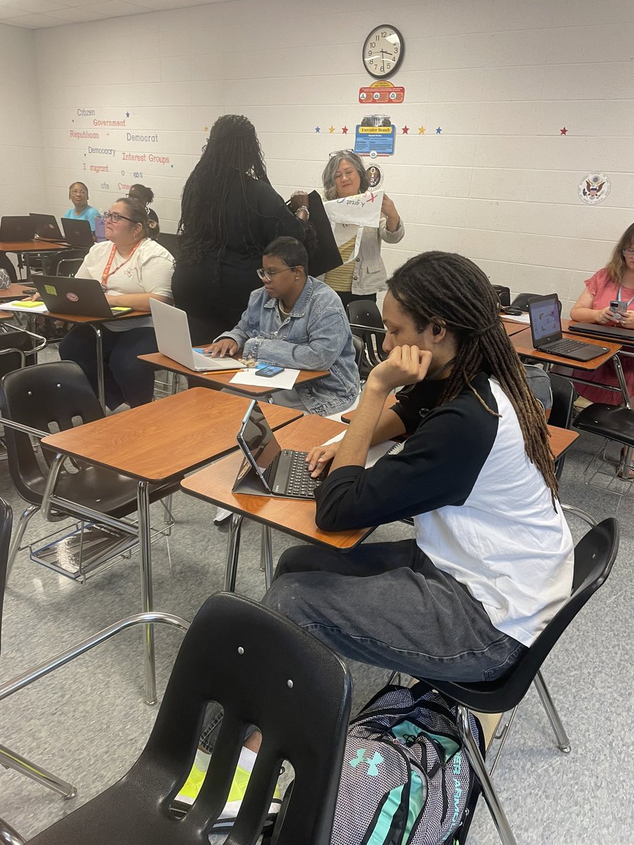 chinesehenry's tweet photo. 🎭🎭🎭#dramaticpause Had to add more photos of educators using their “Pausing Point Plan” to group their students and plan lessons. https://t.co/FAeJdSENMH