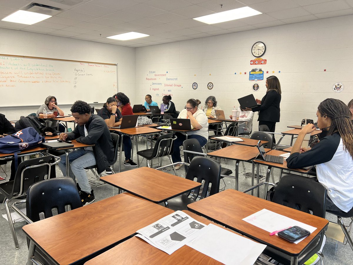 chinesehenry's tweet photo. 🎭🎭🎭#dramaticpause Had to add more photos of educators using their “Pausing Point Plan” to group their students and plan lessons. https://t.co/FAeJdSENMH