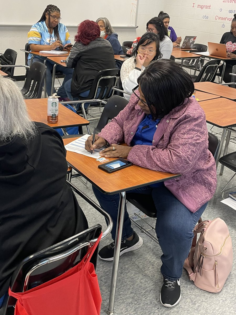 chinesehenry's tweet photo. 🎭🎭🎭#dramaticpause Had to add more photos of educators using their “Pausing Point Plan” to group their students and plan lessons. https://t.co/FAeJdSENMH
