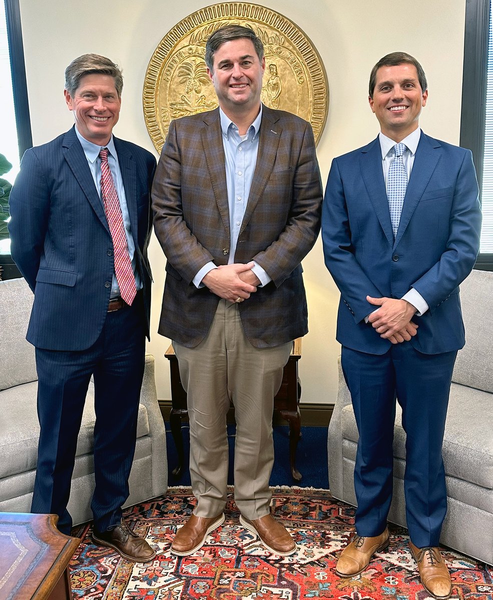 SCAC Executive Director Tim Winslow (left) and Deputy Executive Director and General Counsel Josh Rhodes (right) recently met with Speaker @MurrellSmith (center) to discuss SCAC's legislative priorities for the upcoming 2024 legislative session.