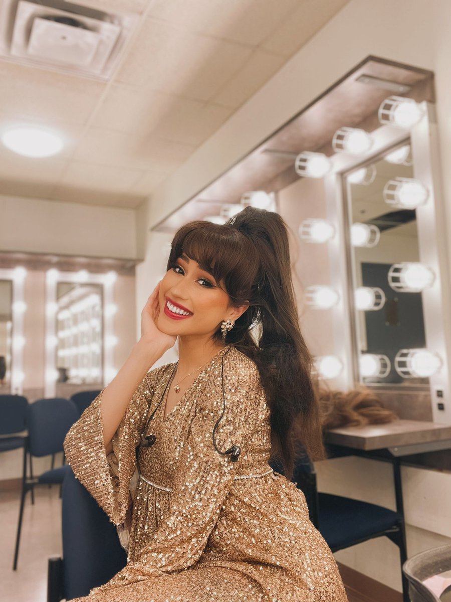 ZeniaMarshall's tweet photo. Groovy Baby ✨✨✨

#relivethemusic #50s #60s #theatreshow #nationaltour #singer #livemusic https://t.co/DykyXWAKFJ