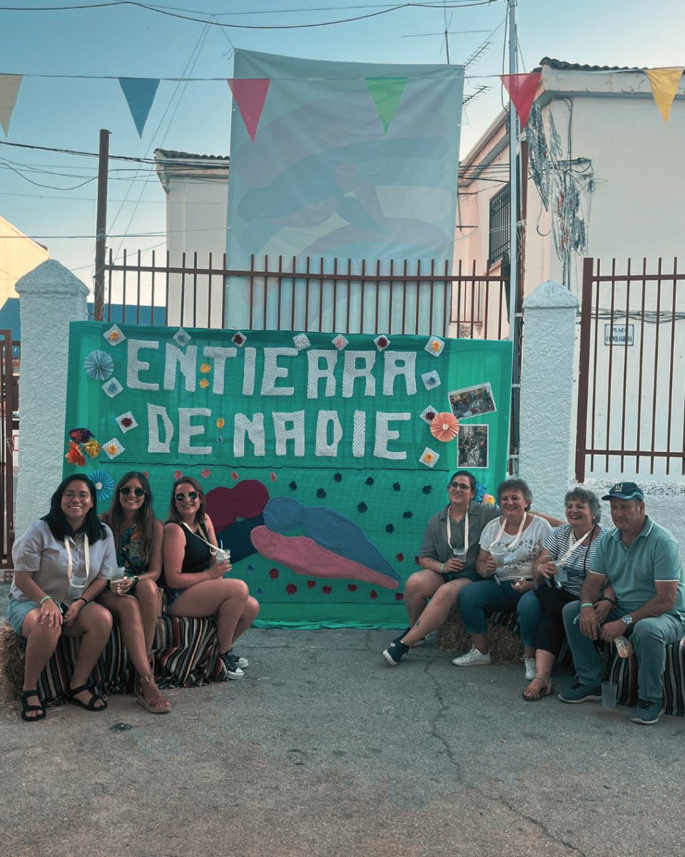 tierra_fest's tweet photo. Por nuestro photocall pasó gente muy muy chula, si no os lo creéis aquí tenéis una muestra!
#entierradenadie #photocall #entierradenadiefest #festivalenelparaiso #festivalenjaen #santiagopontones #sierradesegura #naturalezaymusica #paratodoslospublicos #gentechula https://t.co/ohkdYioYVU