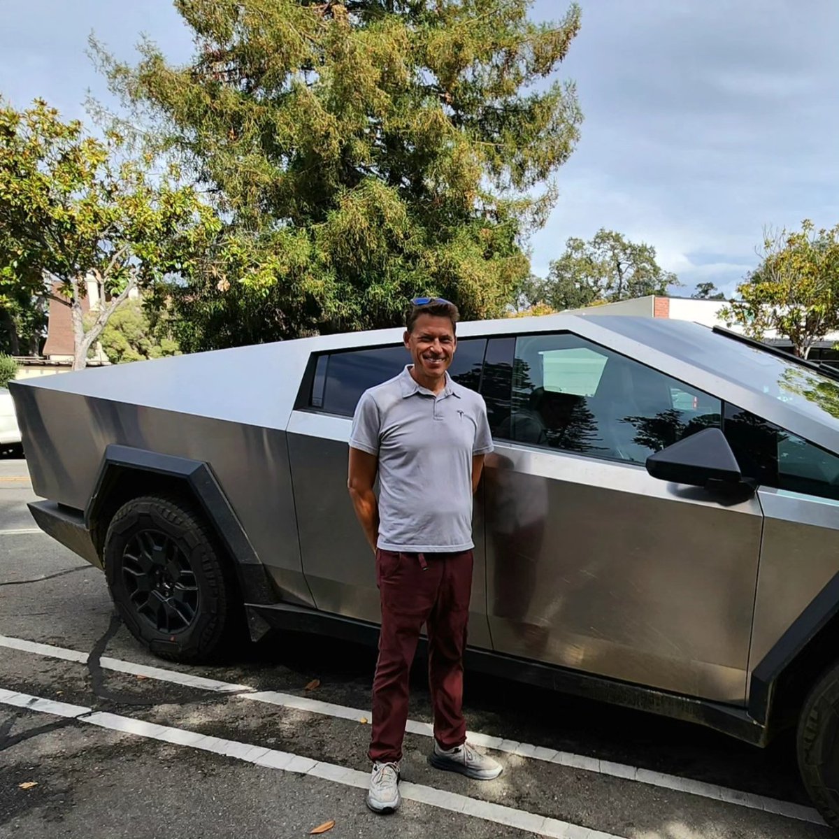 FrontEndTech's tweet image. My new #Tesla #Cybertruck finally arrived 😍😘