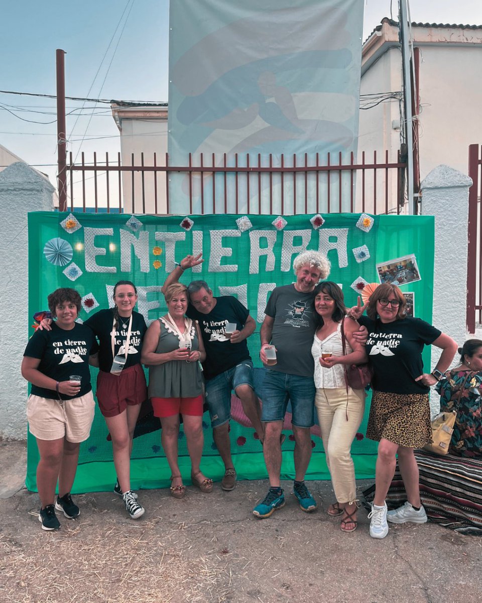 tierra_fest's tweet photo. Por nuestro photocall pasó gente muy muy chula, si no os lo creéis aquí tenéis una muestra!
#entierradenadie #photocall #entierradenadiefest #festivalenelparaiso #festivalenjaen #santiagopontones #sierradesegura #naturalezaymusica #paratodoslospublicos #gentechula https://t.co/ohkdYioYVU