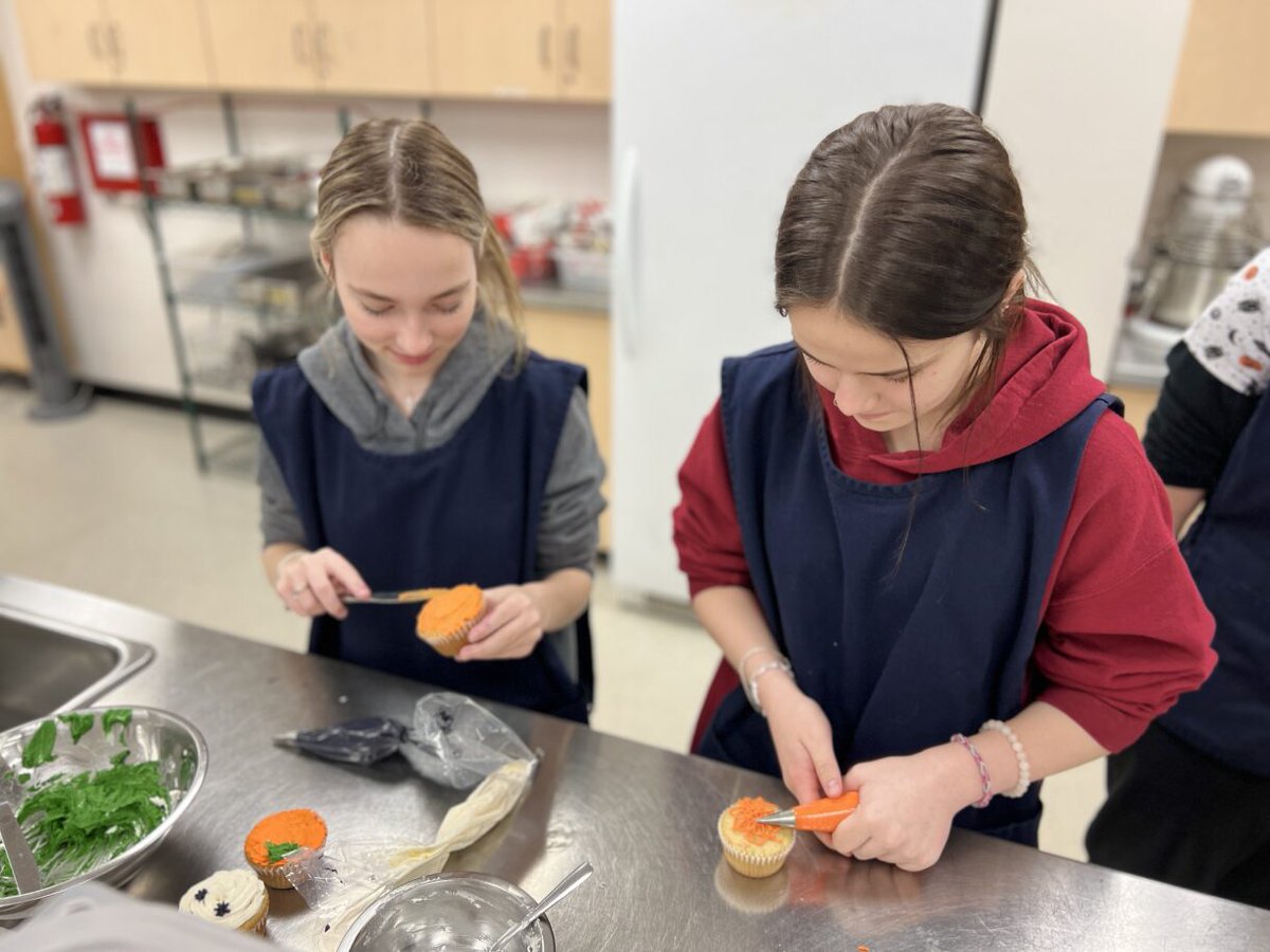 Ms. Smith and Ms. Dunkerley's Grade 10 Food and Nutrition students enjoyed making and decorating cupcakes last week. Well Done! 🧁 #EasdaleEagles #baking #studentengagement <a href="/DDSBSchools/">Durham District School Board (DDSB)</a>