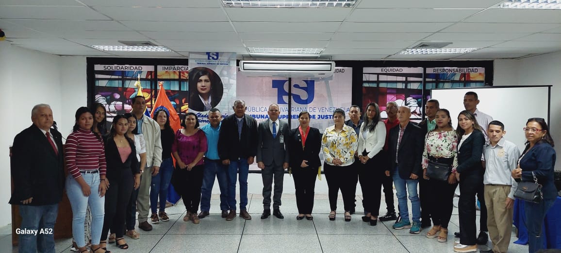 taniadamelio's tweet photo. ¡Cojedes, cuna del #PoderPopularOrganizado, hoy me ha honrado con su belleza y hospitalidad! Agradezco a la Coordinación Regional a cargo del Juez Rector Luis Yépez, por el emotivo evento que nos ha permitido recibir formalmente postulaciones para Jueces y Juezas de Paz Comunal. https://t.co/ZwB94p6kxb