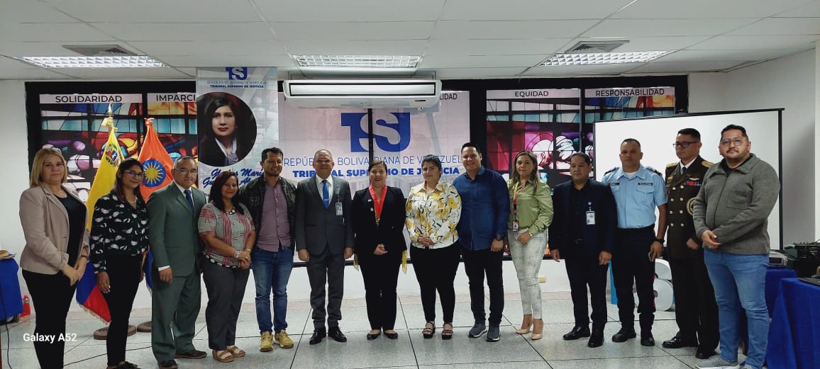 taniadamelio's tweet photo. ¡Cojedes, cuna del #PoderPopularOrganizado, hoy me ha honrado con su belleza y hospitalidad! Agradezco a la Coordinación Regional a cargo del Juez Rector Luis Yépez, por el emotivo evento que nos ha permitido recibir formalmente postulaciones para Jueces y Juezas de Paz Comunal. https://t.co/ZwB94p6kxb