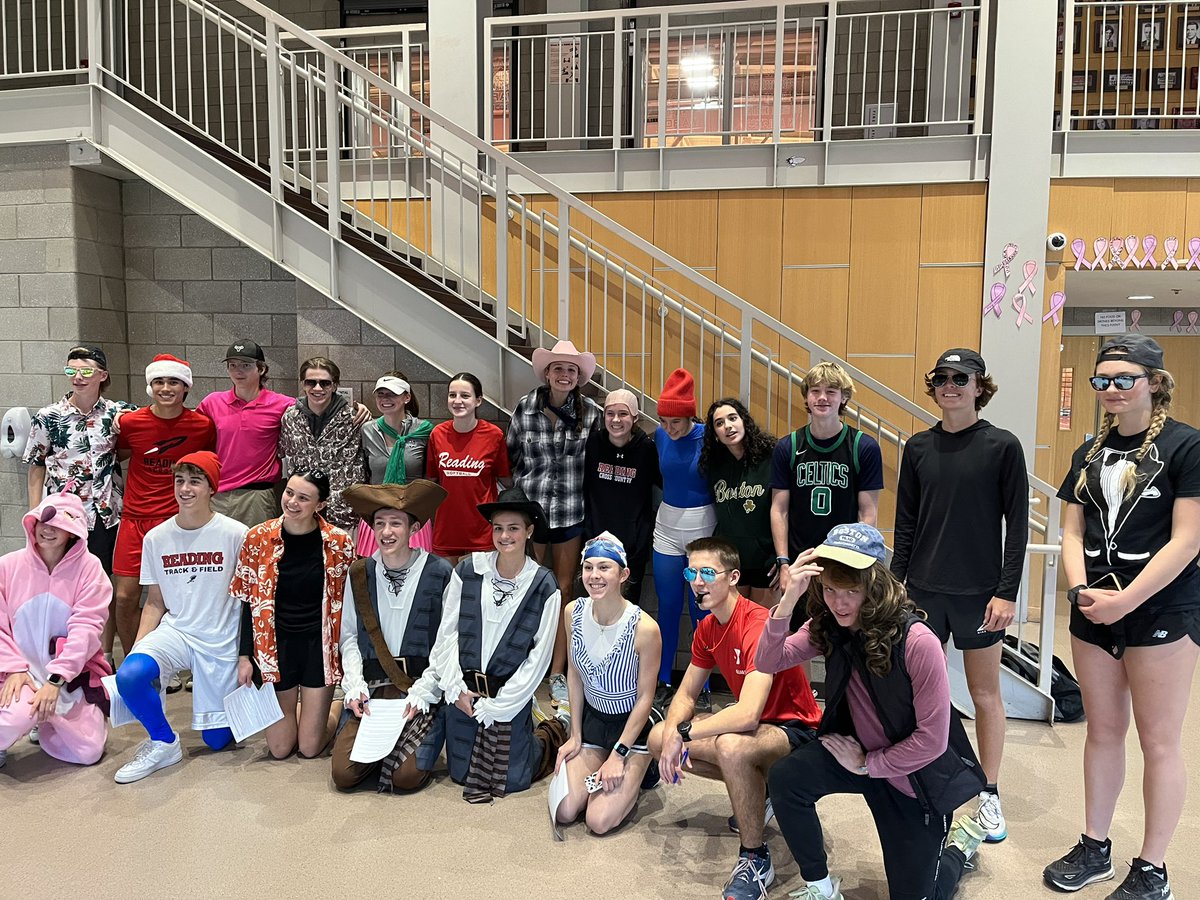 ReadingXC's tweet photo. Annual team scavenger hunt practice! https://t.co/RxDnfUSEuG