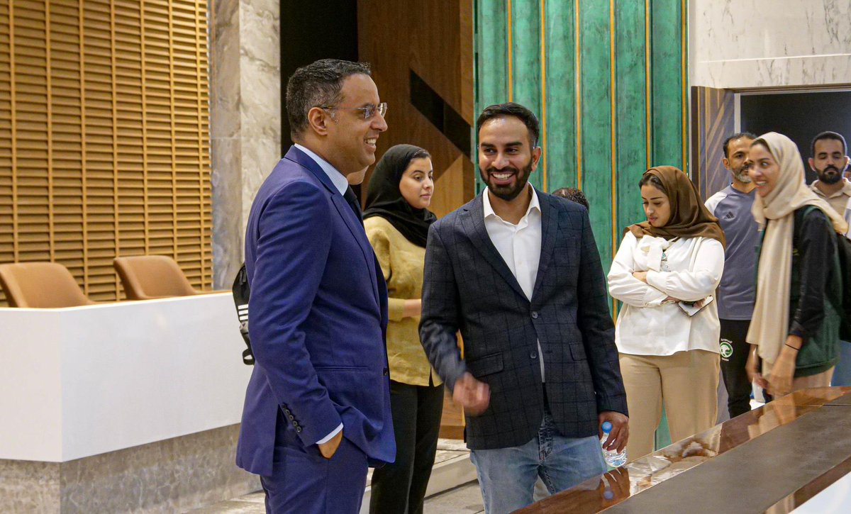 mauritaniefoot's tweet photo. Une délégation de la Fédération Saoudienne de Football 🇸🇦⚽️conduite par M. Brahim Al Dossari – chef du département de la responsabilité sociale à la #SaudiFF effectue une visite de travail et d’amitié à la Fédération mauritanienne de football ⚽️🇲🇷#FFRIM ,dans le cadre du partenariat qui lie les deux institutions.
Le dirigeant saoudien a été reçu par le Président de l’instance faîtière du football mauritanien , Ahmed Yahya @AYahya_ffrim.