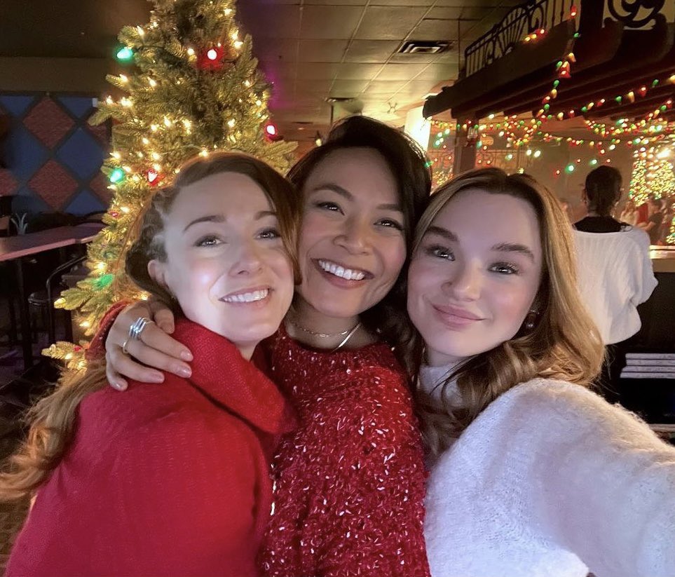 Nicole5Wheeler's tweet photo. SUCH an uplifting, fun-filled movie!! ๐๐ป #TheSantaSummit was an absolutely wonderful #CountdowntoChristmas film on @hallmarkchannel. Bravo, all! You nailed it! ๐
๐ป๐ง๐ปโ๐
@RussellHFilm @AmyGroening @HunterHaleyKing @hollingsworthb @RBeilfuss #StephanieSy @JenniferCAspen #Hallmarkies https://t.co/xjHNidTdB7