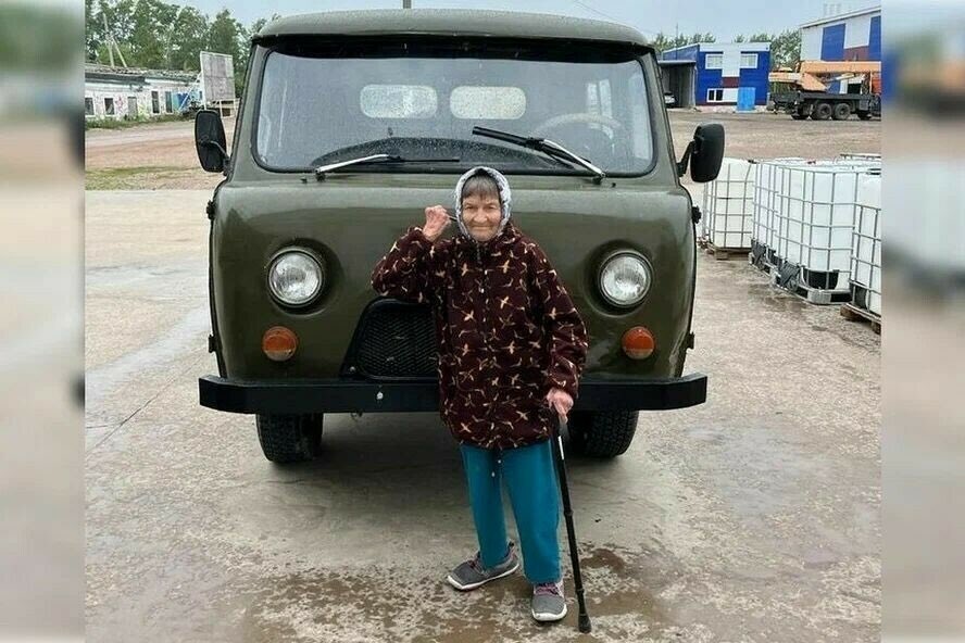 PLuWex's tweet photo. Умерла баба Тая из Татарстана, подарившая УАЗ нашим парням в зону СВО. 

«Ребятки, держитесь, мы с вами! Мы переживаем за вас! Вы не думайте, что вы чужие, вы наши дети, такие же наши дети!»

Светлая память.🙏 https://t.co/VZRT491fGH