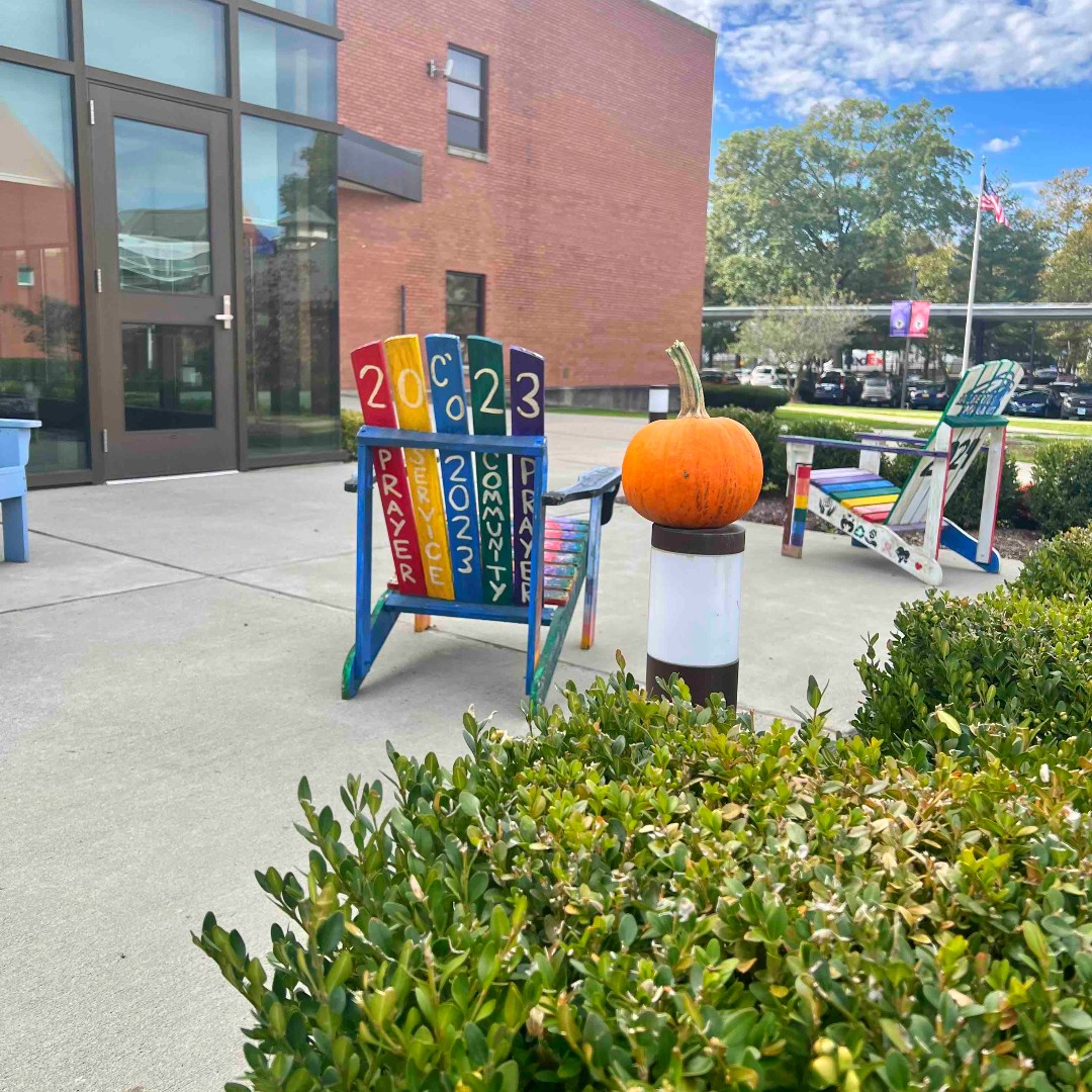 AlbertusSocial's tweet photo. Life at Albertus lately. 💙
#AlbertusMagnusCollege #FearlessFalcons #College #CTCollege https://t.co/7j7ZRGGmVh