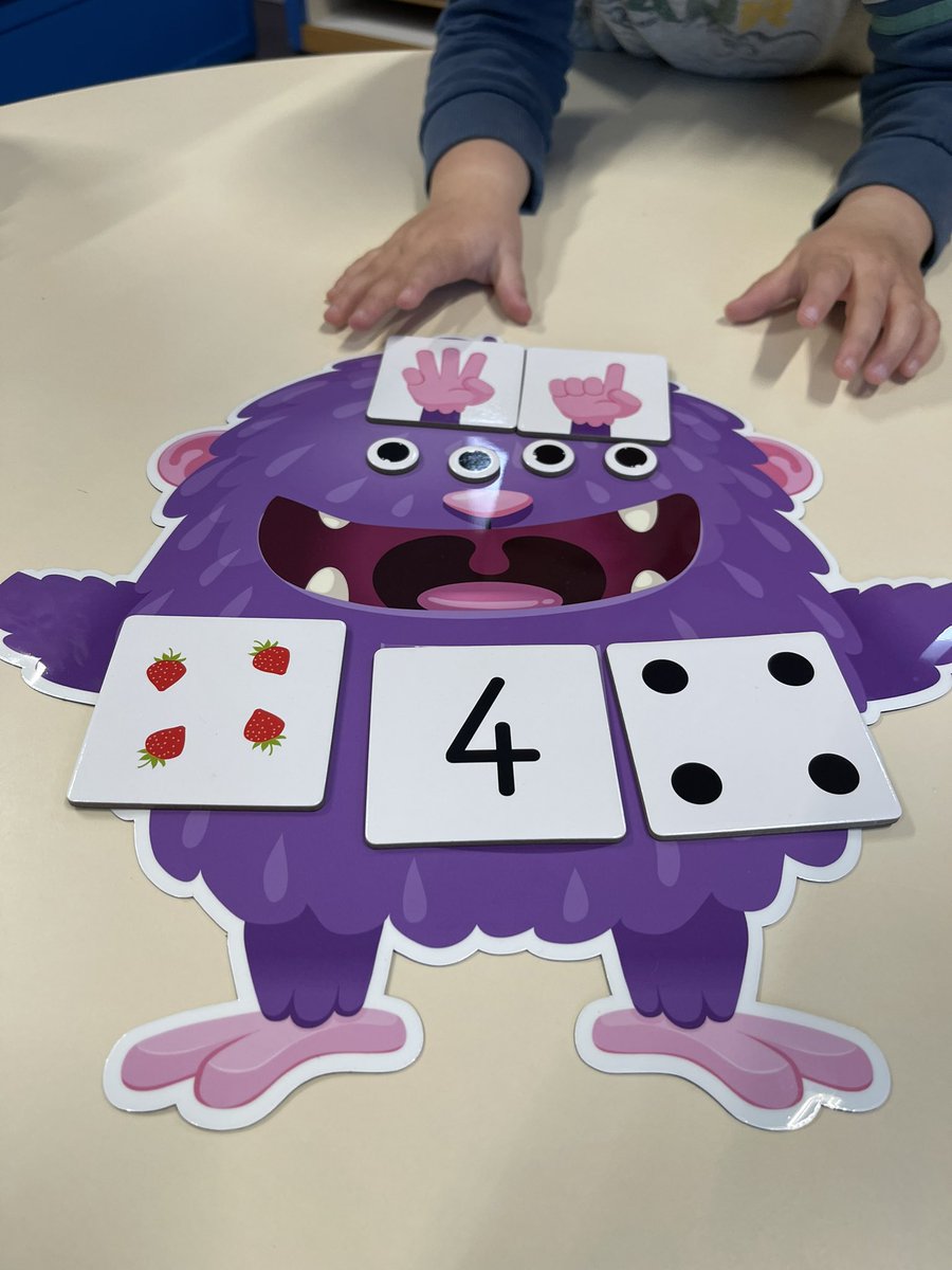 EmilieCollet2's tweet photo. @MHMternelle1 Associer les différentes représentations d’une quantité grâce au monstre à compter.
Jouer à la bataille avec différentes représentations. https://t.co/DgiHc5zagQ