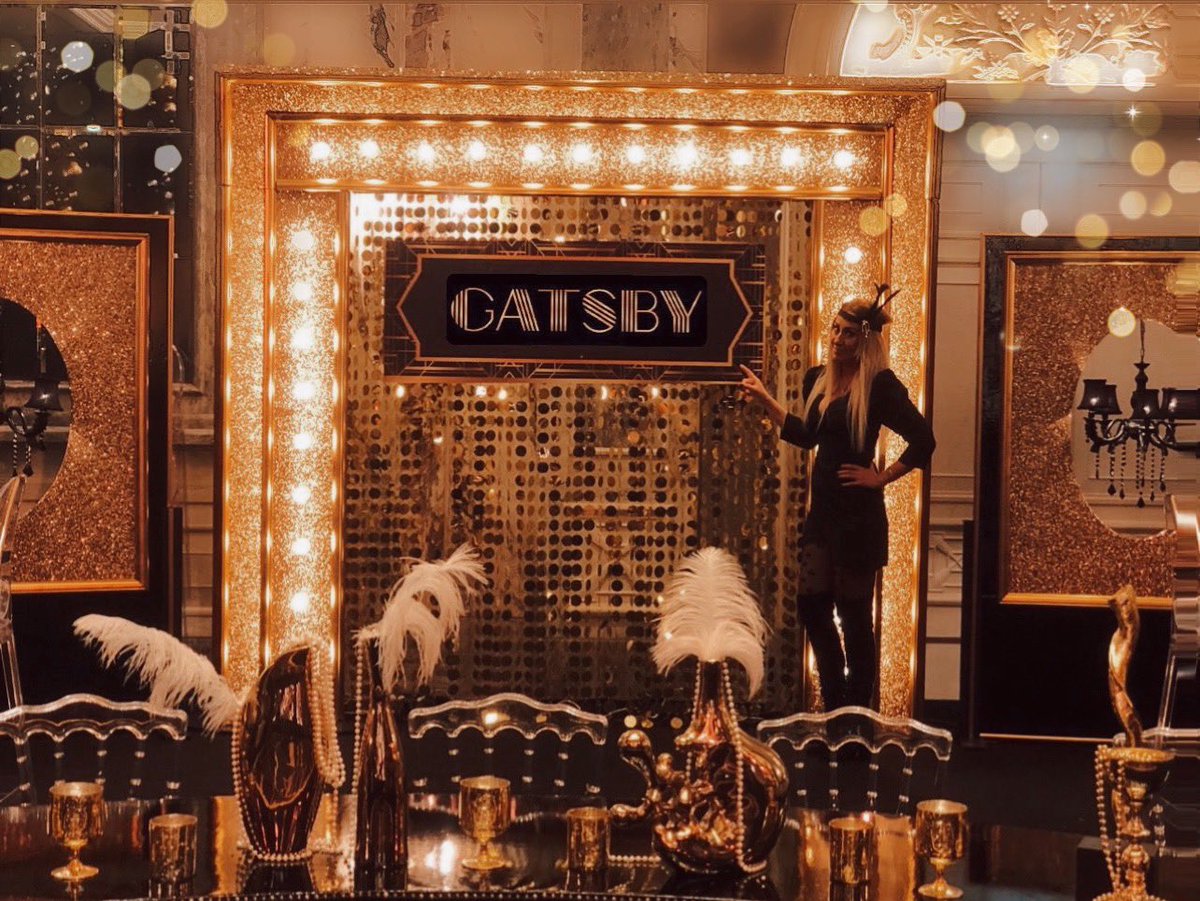 FundaKaraEvents's tweet photo. Step back in time with our dazzling Gatsby-themed event design! 🍾 🥂 #GatsbyParty #EventDesign #istanbulevents #eventdesigner #eventplanner  #eventprofs #eventdecor #productiondesign #specialevents https://t.co/3ecLZv5TIf
