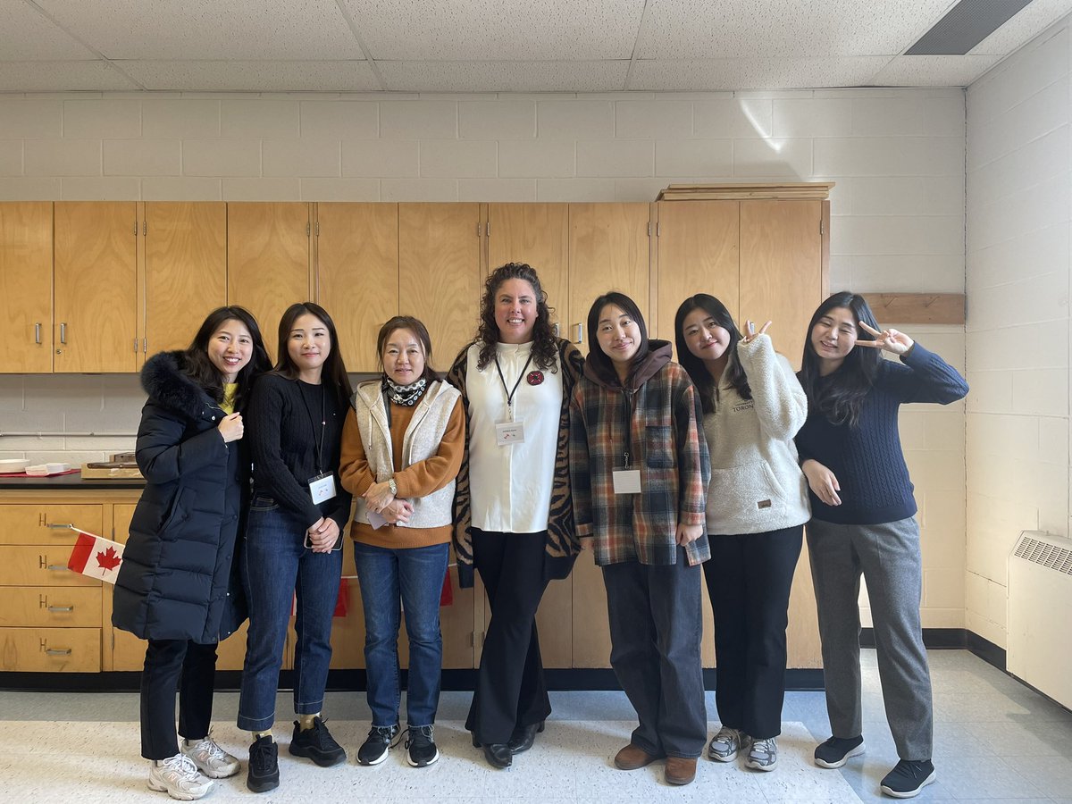 Mrs_A_Isaac's tweet photo. Thank you, to all of these wonderful teachers for joining us @StAlfred_dpcdsb for the past two weeks! The students loved spending time with and learning from you in their classrooms! Enjoy your last week in Canada! 🇨🇦 #DPCDSB #PIEA @AdCedDpcdsb https://t.co/xlhGOaf4rY