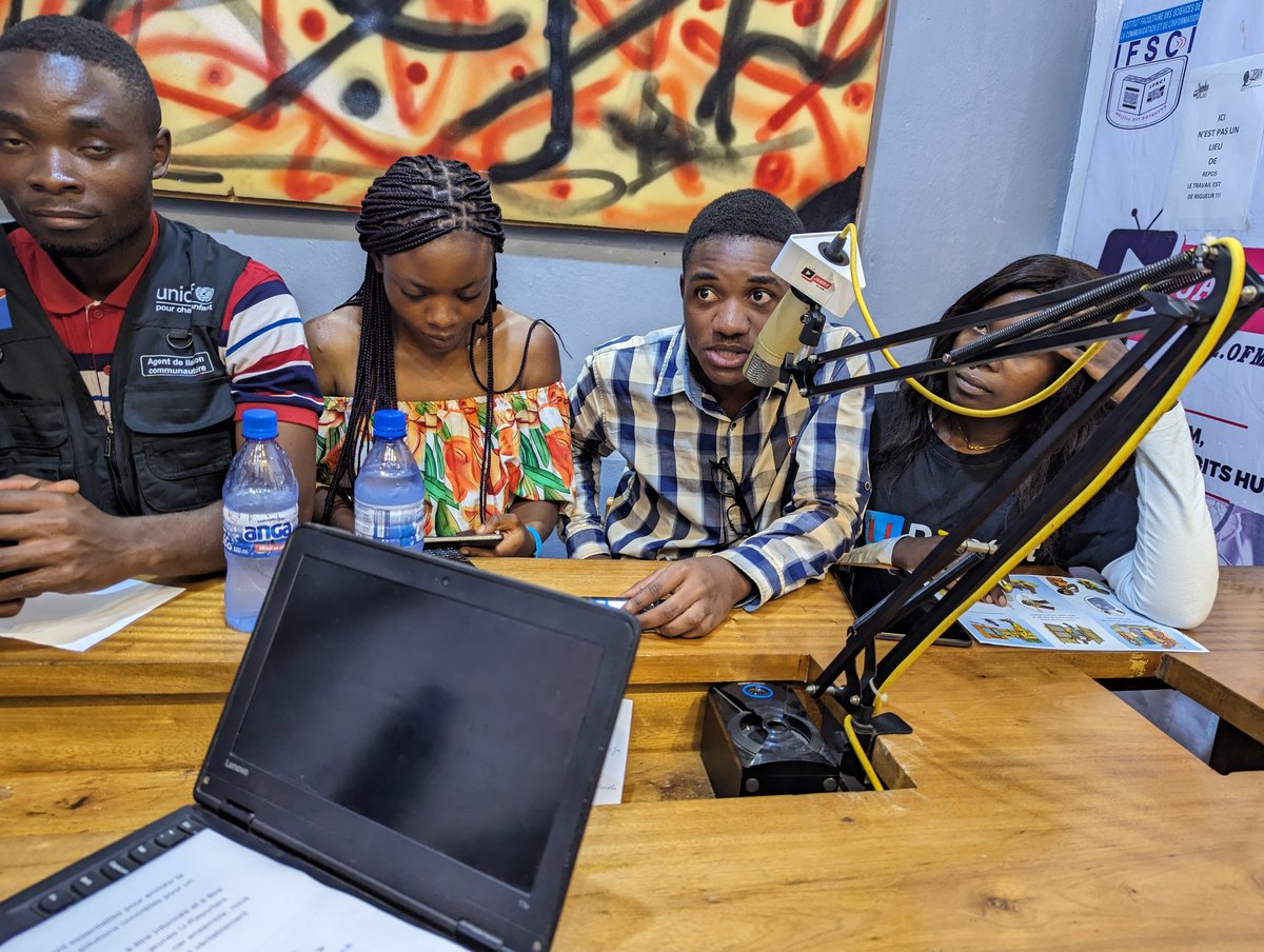 lucbienfait's tweet photo. #U_Action
Sous le thème "Travailler dans un environnement sain", moi avec mes amis u-reporters de la Communauté U-Report Bukavu avons sensibilisé sur l'importance de travailler dans un milieu propre au travail comme à domicile et sur la prise en charge de la diarrhée à la maison. https://t.co/ex8xL4FC3z