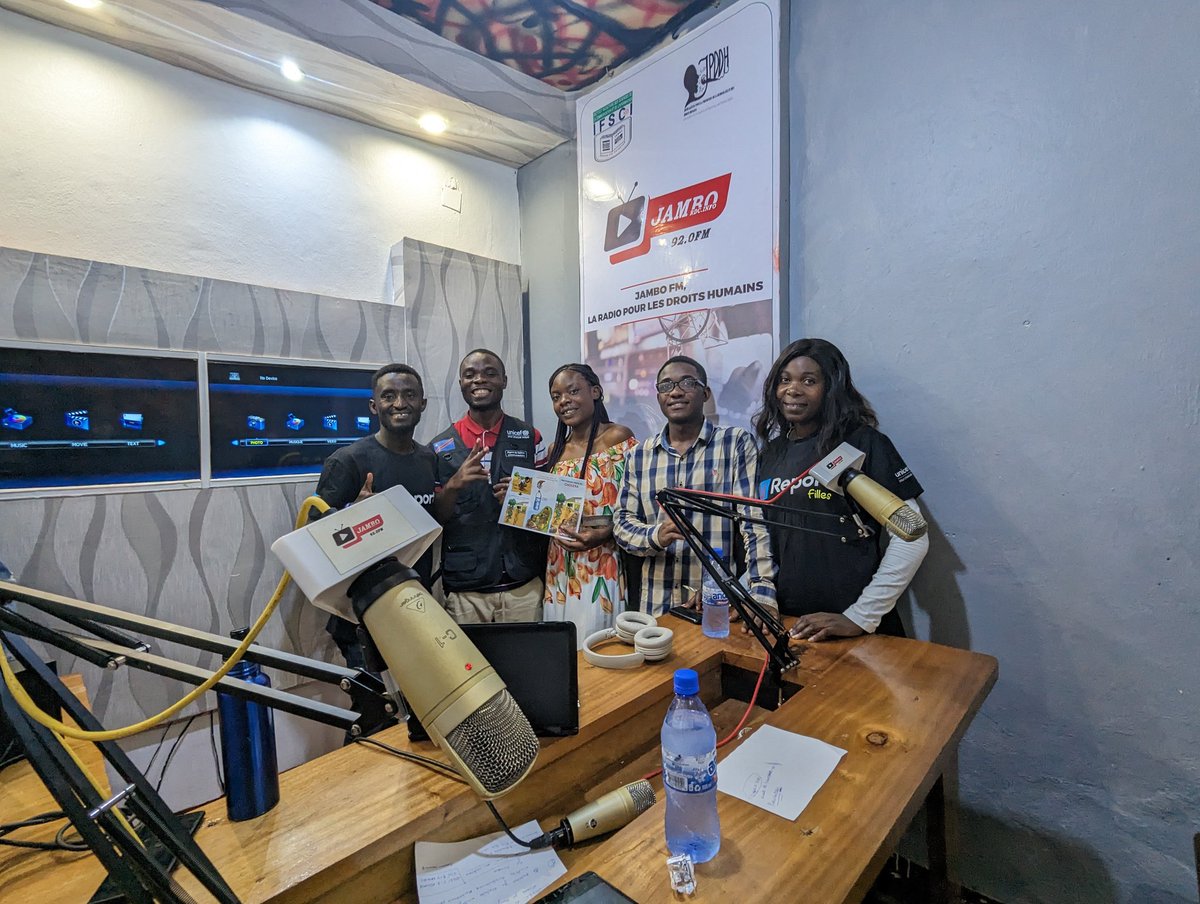 lucbienfait's tweet photo. #U_Action
Sous le thème "Travailler dans un environnement sain", moi avec mes amis u-reporters de la Communauté U-Report Bukavu avons sensibilisé sur l'importance de travailler dans un milieu propre au travail comme à domicile et sur la prise en charge de la diarrhée à la maison. https://t.co/ex8xL4FC3z