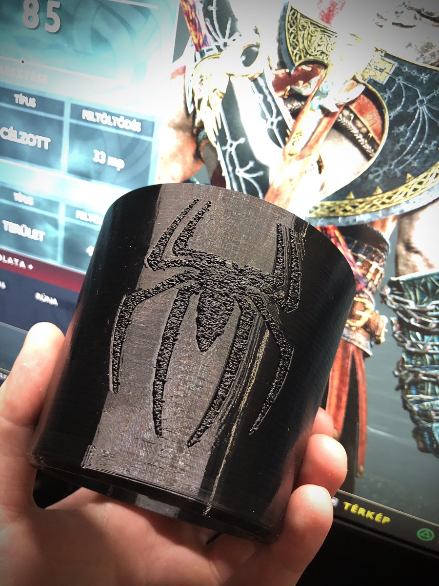 NeverCountry's tweet photo. azt kell hogy mondjam, ez a custom pókos kapucni egy 70-300ra elég jól sikerült… 😁 https://t.co/wghMXM4owC