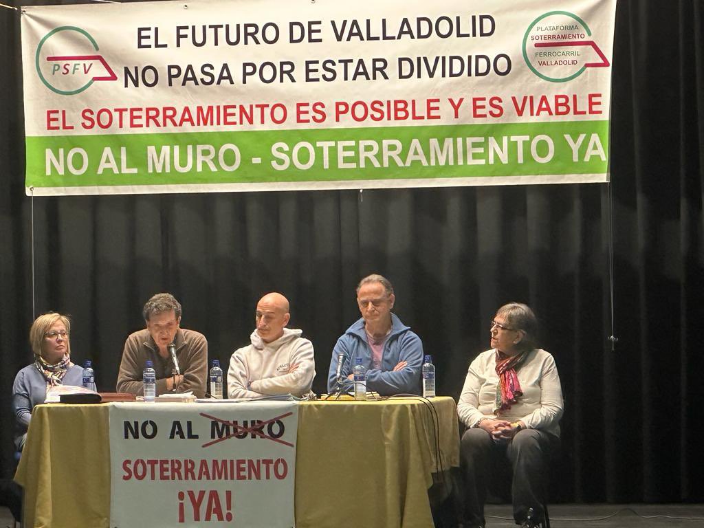 CyLwowUser's tweet photo. -> ʟᴊʀ ɴᴏᴛɪᴄɪᴀs 🔴 La Plataforma por el #Soterramiento de las vías del tren (@Sote1Plataforma) en #Valladolid celebra una multitudinaria asamblea informativa en el Centro Cívico Zona Este https://t.co/J31Lb1XzeV